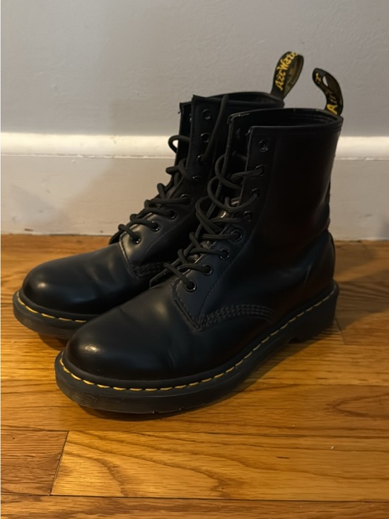 Dr. Martens Shoes - Dr. Martens Womens Combat Boot - Black